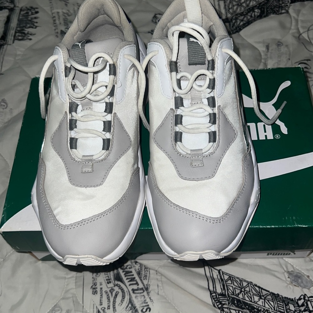 Woman’s 5 1/2 pumas